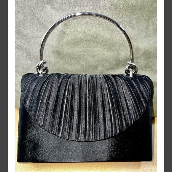 🔺SOLD🔺Black Satin Pleated-Flap Metal Handle Retro Evening Bag w/Detachable Strap - Picture 4 of 14